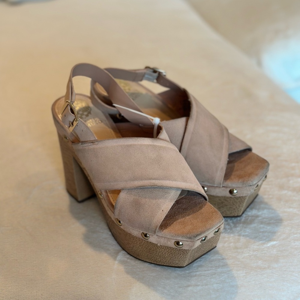 VINCE CAMUTO
Jenevya Womens Suede Peep-toe Platform Sandals In Beige size 7.5